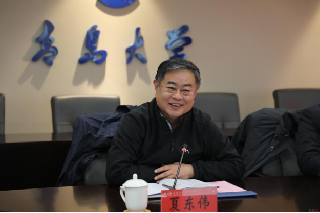 夏东伟代表青岛大学对余学军一行来校交流表示热烈欢迎.